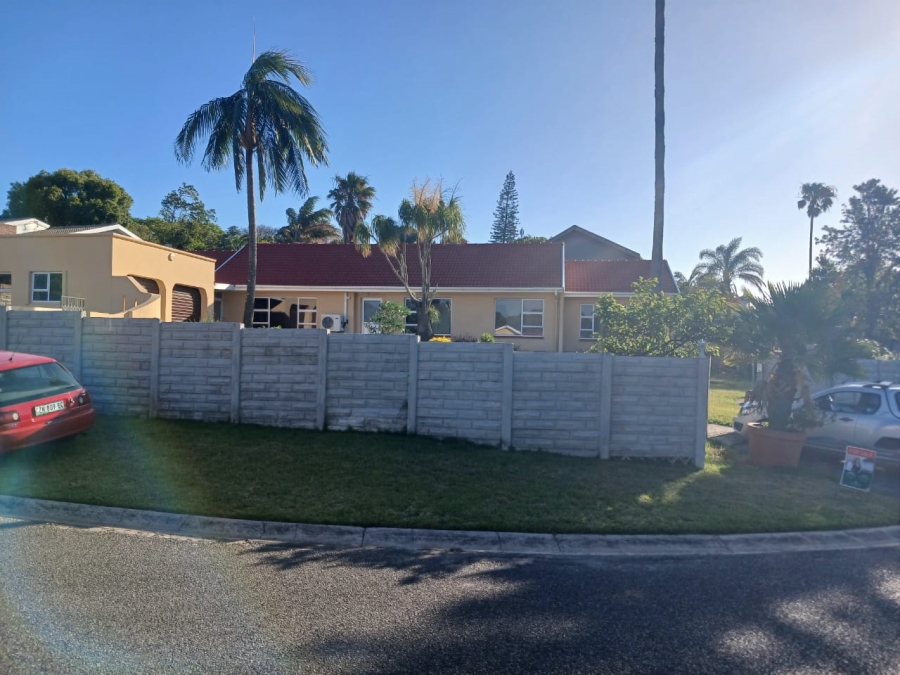 5 Bedroom Property for Sale in Beacon Bay Eastern Cape